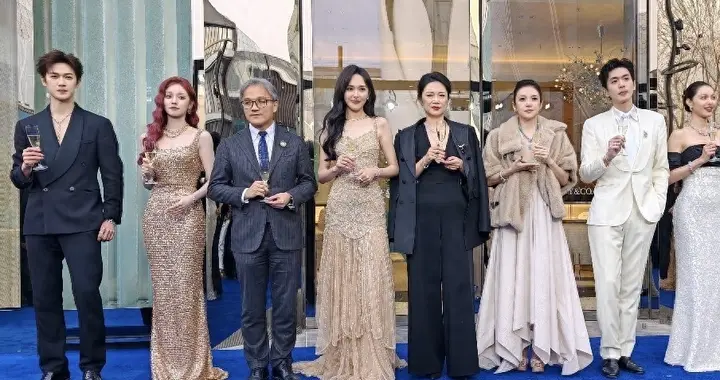 珠宝活动现场：章子怡站在中间那刻，连空气都静了三秒