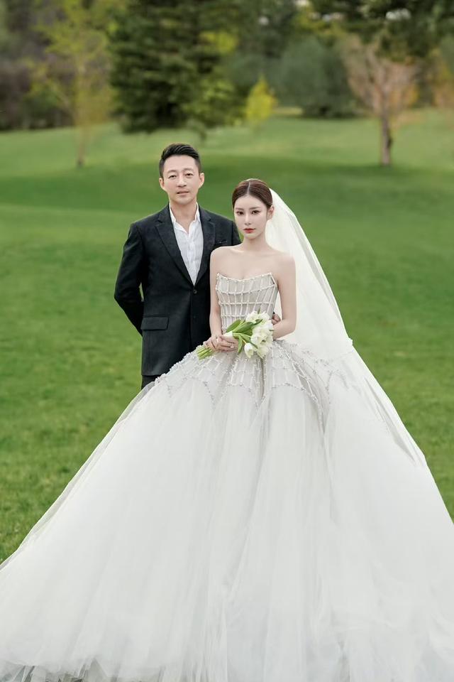 汪小菲婚礼刮大风画面曝光！在长城上誓言，张兰穿白色旗袍被喷