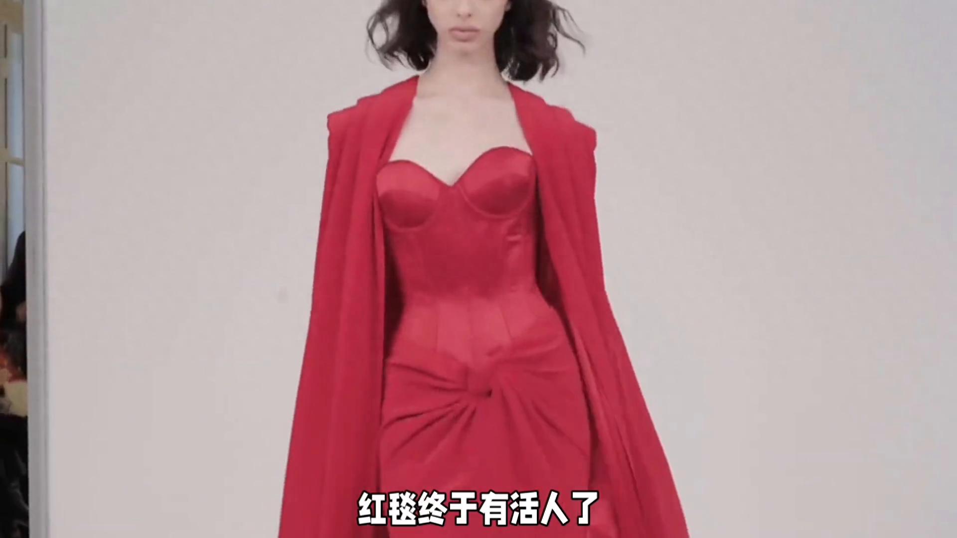 红毯上的惊艳穿搭：徐志胜450元旧衣杀穿红毯！