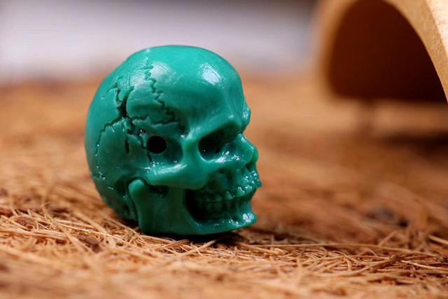 绿松石|绿松石盘玩变色后就不要沾水了