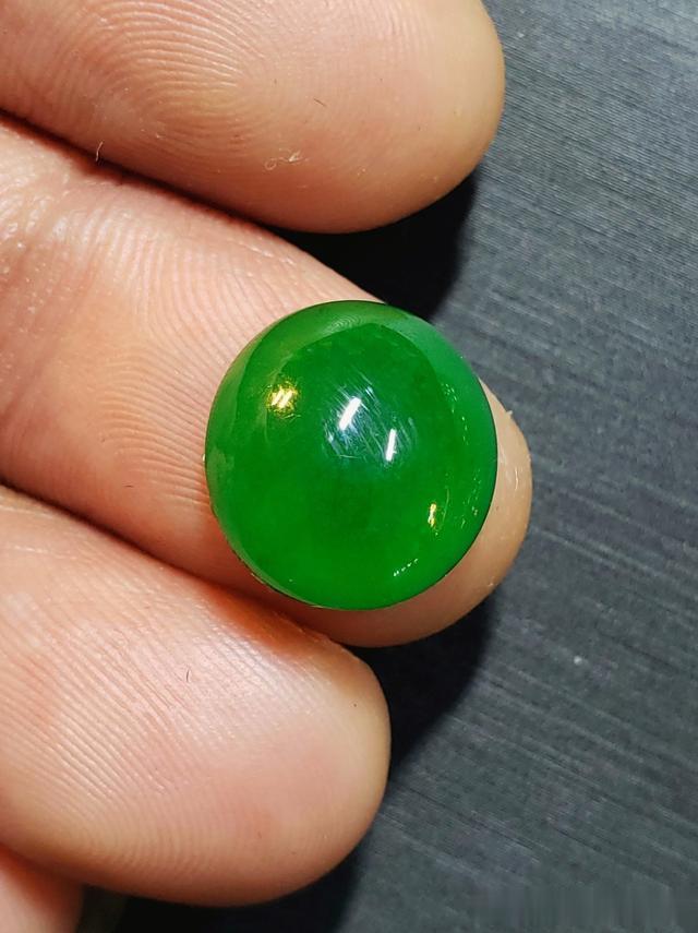 翡翠|挑选翡翠色料你要注意哪些？