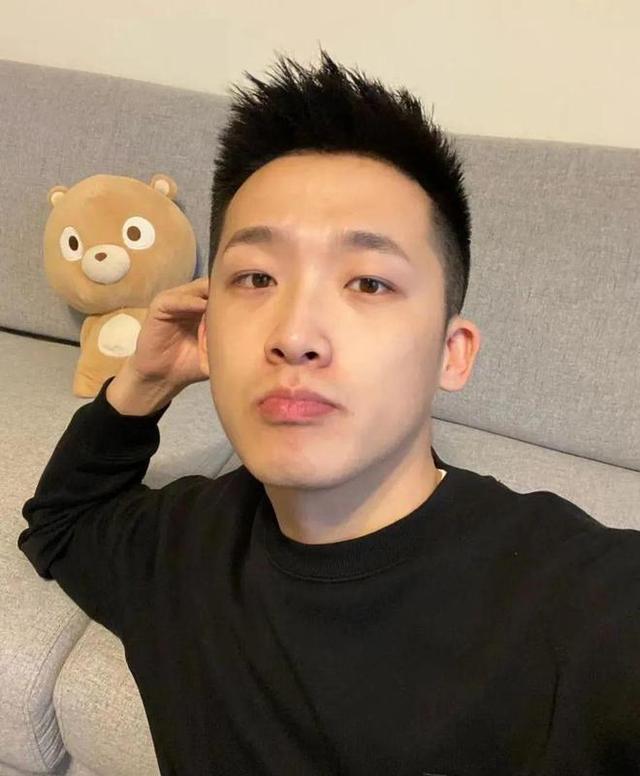 男生别乱剪发型了，22年夏天就留这三款短发，怎么看都帅气