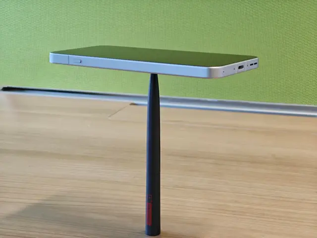 不止致敬苹果？一加13T真机曝光，直接把网友整不会了