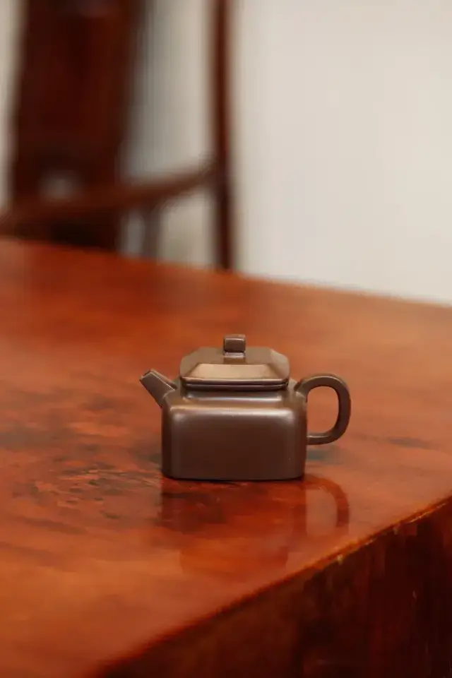 如何分辨真假紫砂壶？