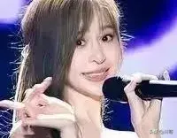 王心凌阿Sa同框太狠！42岁穿百褶裙像高中生 158cm显高公式被疯传