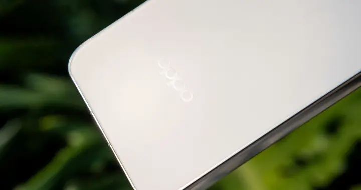 OPPO“攤牌了”！天璣9400+旗艦跌至2937元，極窄直屏+120倍變焦