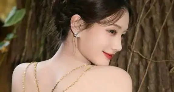 李一桐的克莱因蓝露背杀，这美背直接封神！