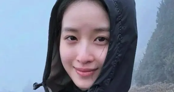 章泽天近况曝光，小腹隆起肋骨外翻，身材太哇塞，东哥找到宝了