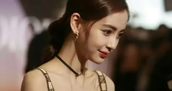 网友：angelababy这生图为什么不高级？ ???