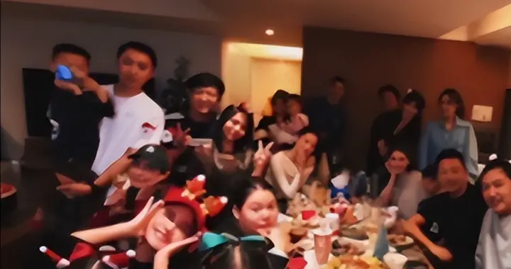 汪小菲一家喝茅台吃大餐，在台北过圣诞，女儿小玥儿出镜神似大s