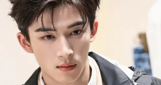 23岁男流量翻车了？刘大锤再曝猛料，将王星越的“体面”撕个粉碎