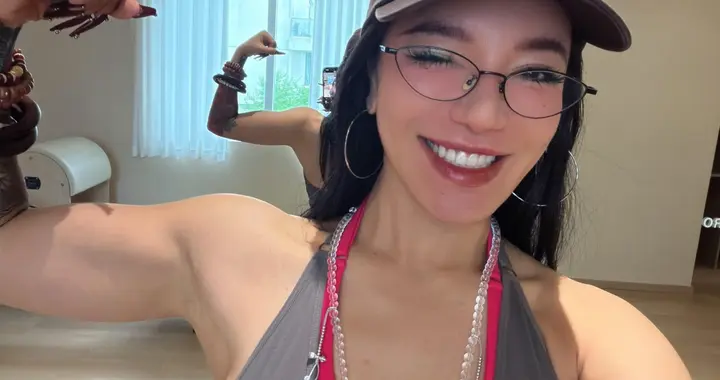 歌手江映蓉健身房美拍，这身材太健硕了，一拳打死一个渣男