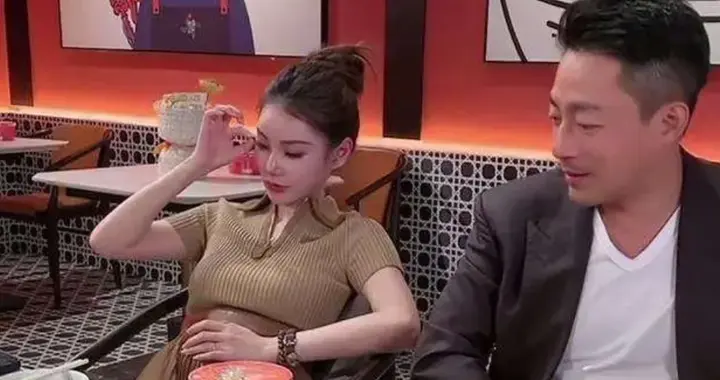 汪小菲没想到，怀孕8个月的马筱梅现状，意外暴露娱乐圈残酷现实