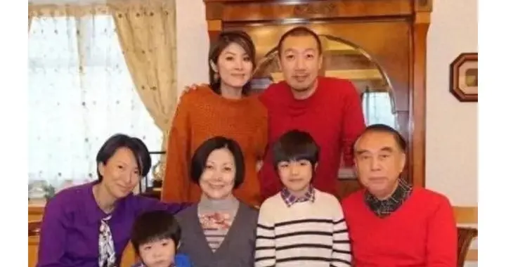 陈慧琳16岁儿子正脸曝光！身高180cm帅出圈