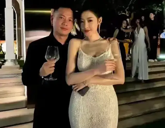 张天爱这臀线比是真实存在的吗