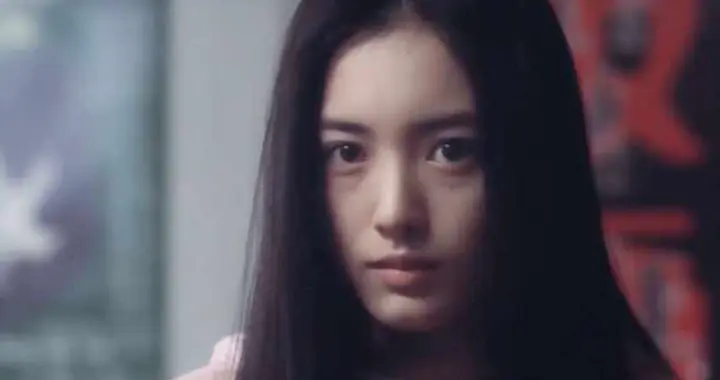 她是黑长直最美的日本女星 却为出轨丈夫生下双胞胎，如今48岁变胖