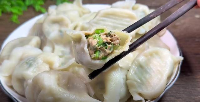 天热要多吃这馅水饺，教你不外传调馅秘方，鲜嫩又多汁，太香了