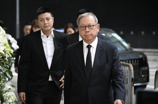 何柱国出殡亲家林建岳扶灵，子女罕露脸致谢，郭晶晶夫妇前往送别