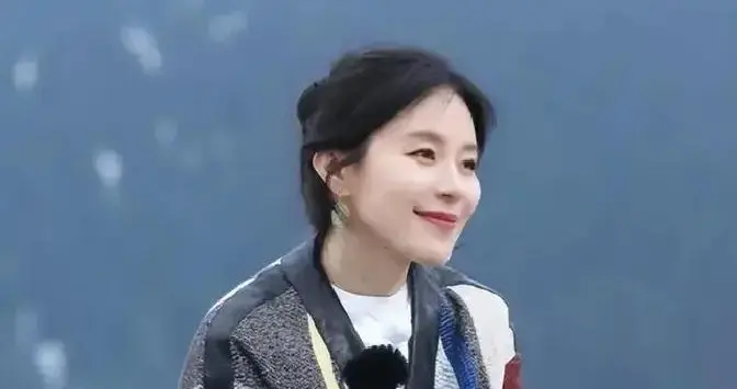 原来她是蔚来老板娘，曾是央视女主播，才貌双全，和李斌一见钟情