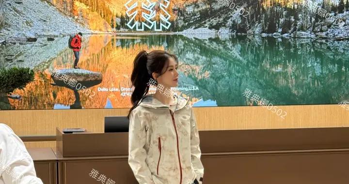 刘诗诗的美貌被高估了，离开了礼服高跟鞋本人个不高脸也变了很多