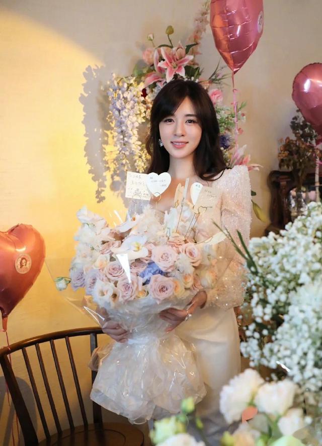 胡歌这辈子最大的错过，是没来得及娶她，人品般配至今0绯闻