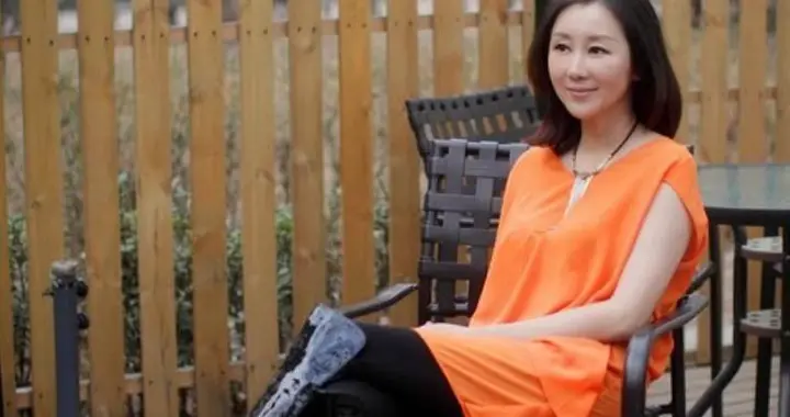 曾是安徽知名主持，三婚两离情定孙楠，如今定居农村，生活很惬意