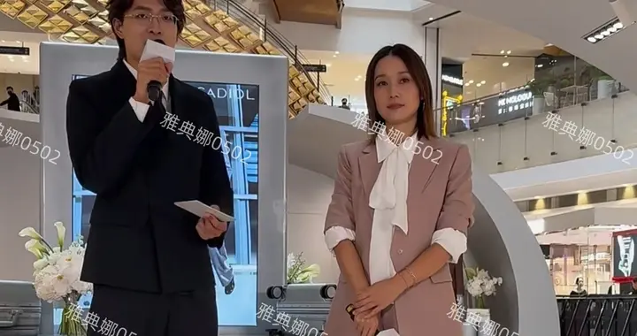 马伊琍本人不算漂亮但很耐看，50岁了脸上没有医美痕迹也不显老!