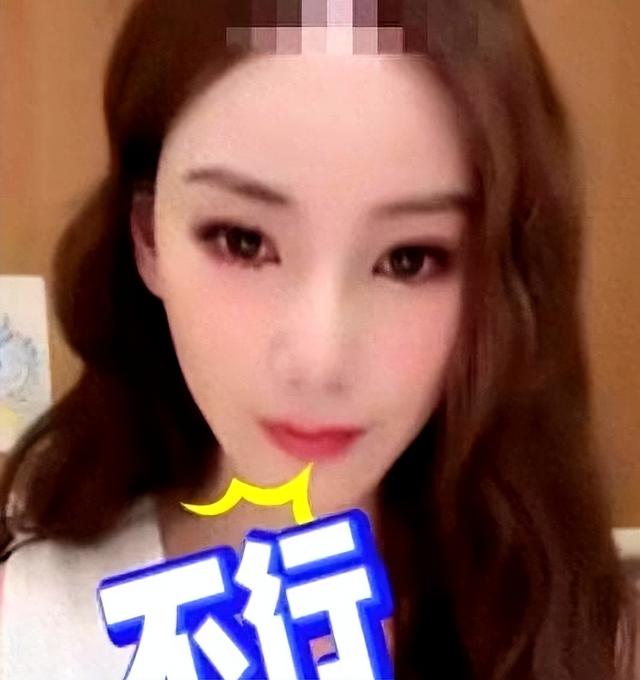 马筱梅让小杨阿姨卖韭菜盒子，小霖霖着急不要不要，一家人哈哈笑