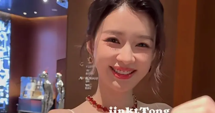 好高挑！孙怡今日浪姐路透，穿红色短裙，整个人又瘦又高超级美呀