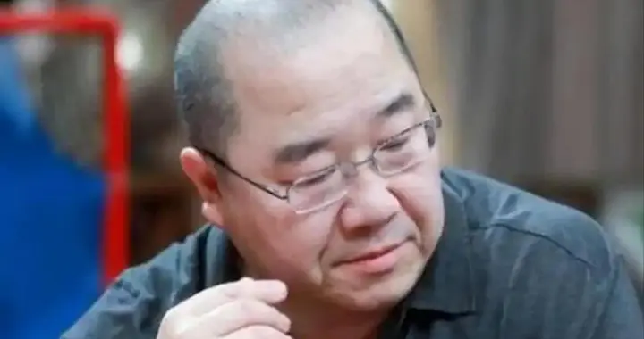 离婚29年，孙子全姓了宋，儿子也不搭理他，65岁英达终于后悔了