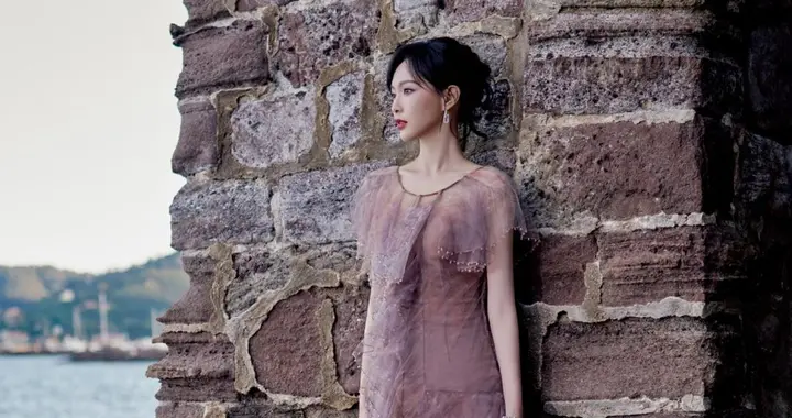 唐嫣戛纳电影节穿搭壁纸，香芋色彩的浪漫格调。