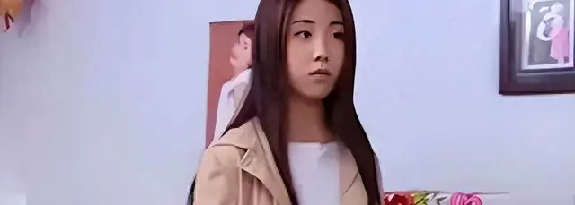 她因为太漂亮，被赵本山看中，但拒绝陪酒应酬，最终她被雪藏了。