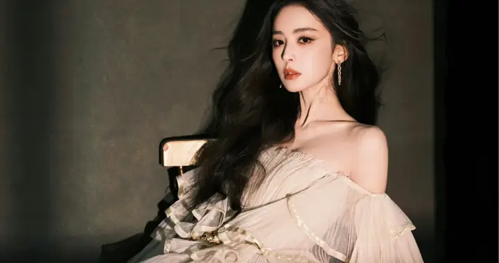 古力娜扎高跟凉鞋写真大片，好美