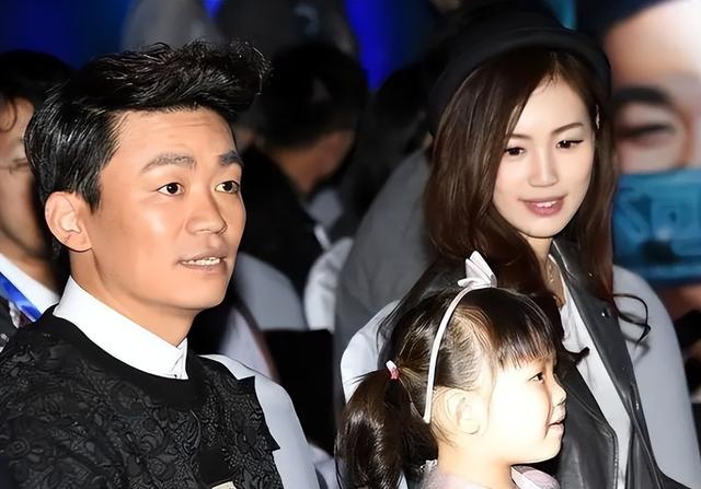 王宝强又被绿了？新恋情曝光没多久，女友就约会4个小鲜肉