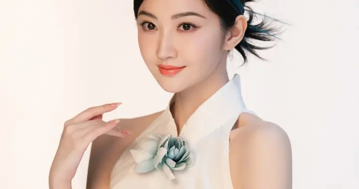 景甜东方佳人，肤如凝脂！