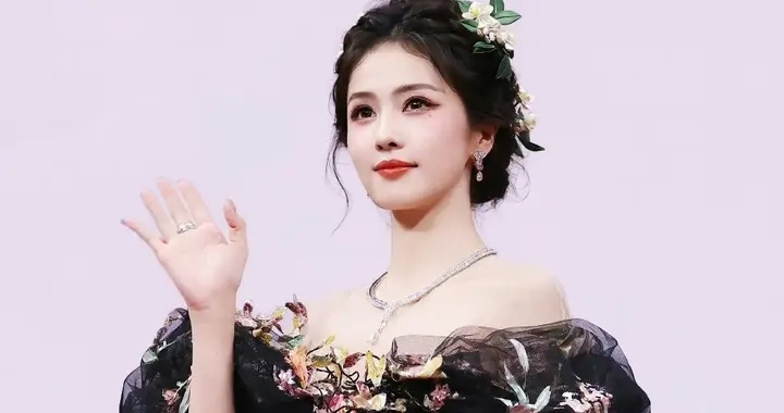 白鹿出席星光大赏活动，一晚上三套造型，都好美呀星光闪闪！