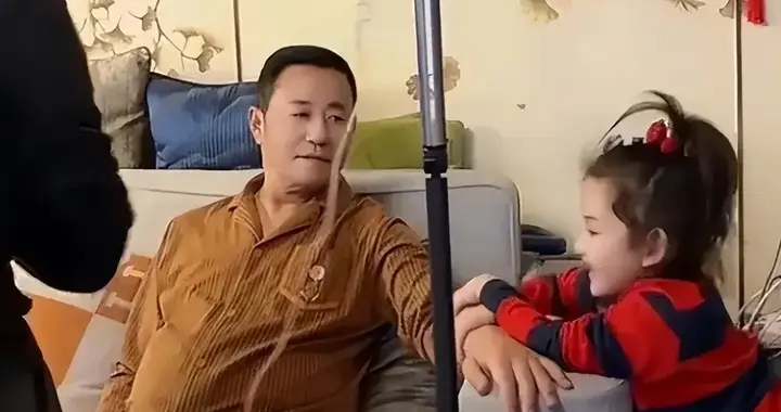 61岁王长贵现状曝光，住300平豪宅在家打吊瓶，每月领4815退休金