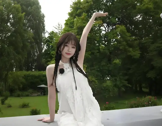 虞书欣的带货力：娱乐圈的新风尚标，引发无限话题与思考