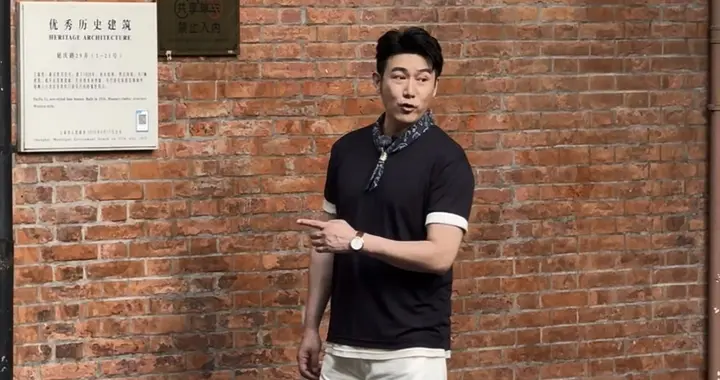 陆毅上海拍写真被偶遇，近照还是那么的帅气，丝毫没有发福油腻！