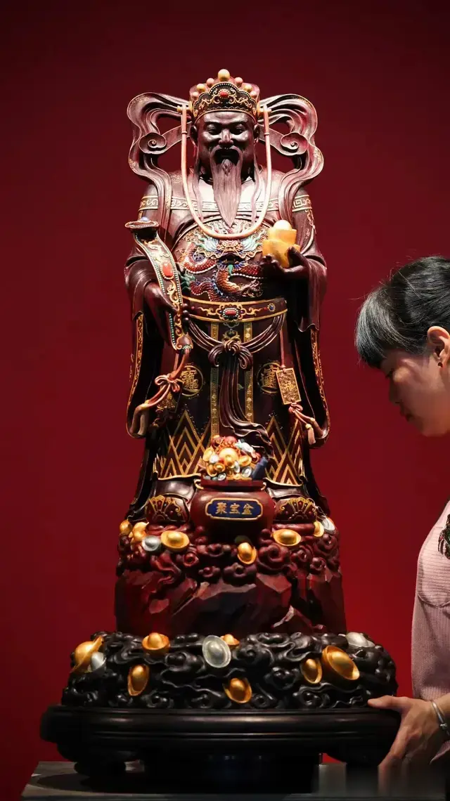 财神仙官—百斤原料小叶紫檀省大师清刀造像