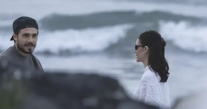 贝克汉姆长子撕父母后首现身，搂住31岁妻子很依赖，“只剩她了”