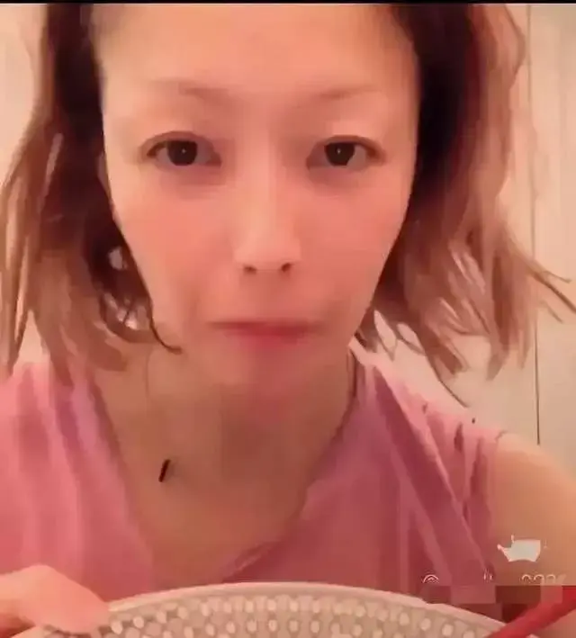 哇塞郑秀文近照“发福”判若两人，一胖仿佛年轻20岁终于好看了