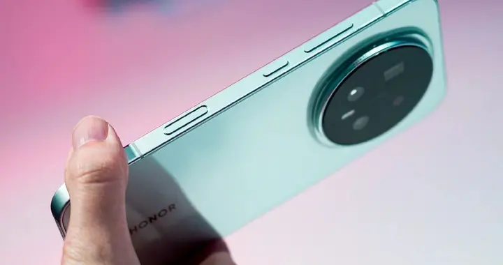 第二家發(fā)布？榮耀Magic 8 Ultra入網(wǎng)，影像旗艦大戰(zhàn)要熱鬧起來了