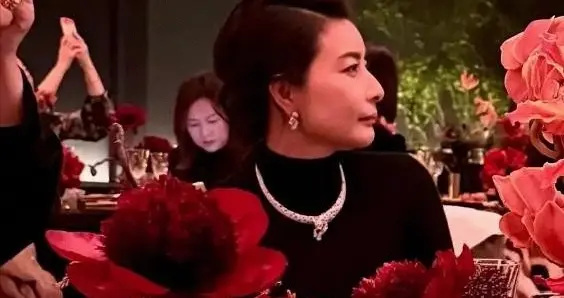 看完卡地亚这一夜，珠圆玉润的郭晶晶，却秒杀了内娱的“排骨精”