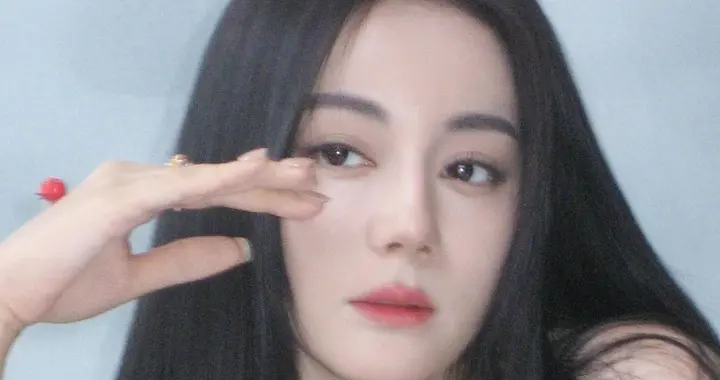 热巴头发黑长直美美哒，明星写真高清壁纸！