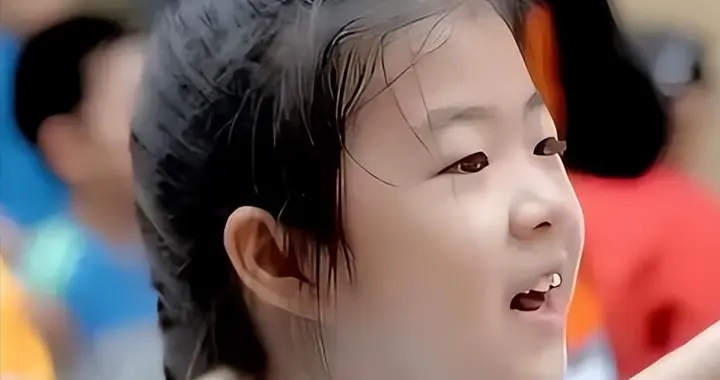 汪峰也没想到，养在章子怡身边的10岁女儿醒醒，现在竟然这么争气