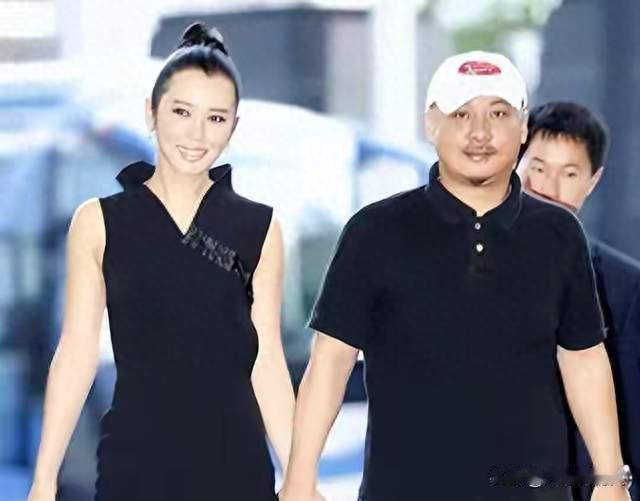 她和导演同居12年遭抛弃，将黄勃亲到害羞，如今活成大女主