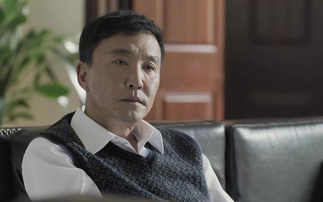 整容|“达康书记”吴刚整容后差距大，网友直呼不要，演员整容需谨慎