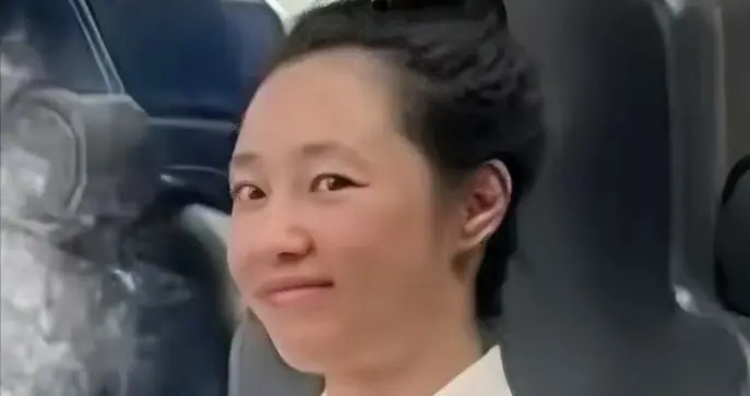 环球偶遇白百何一家！2婚老公个子矮皮肤黑，4岁儿子正脸曝光像爸