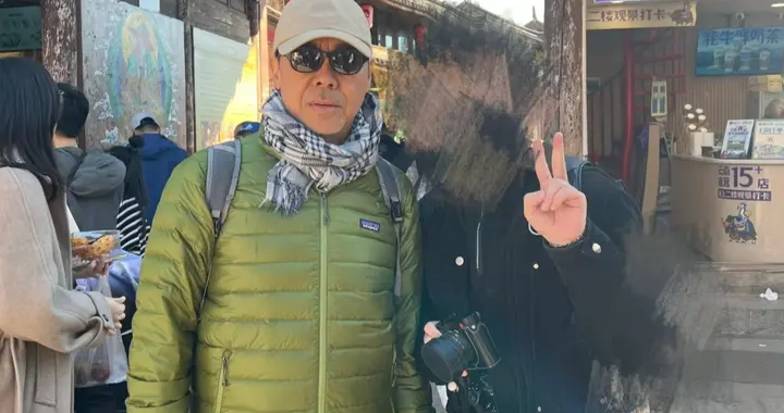 演员刘青云和老婆游云南，61岁老态尽显，郭蔼明身材保持得很好